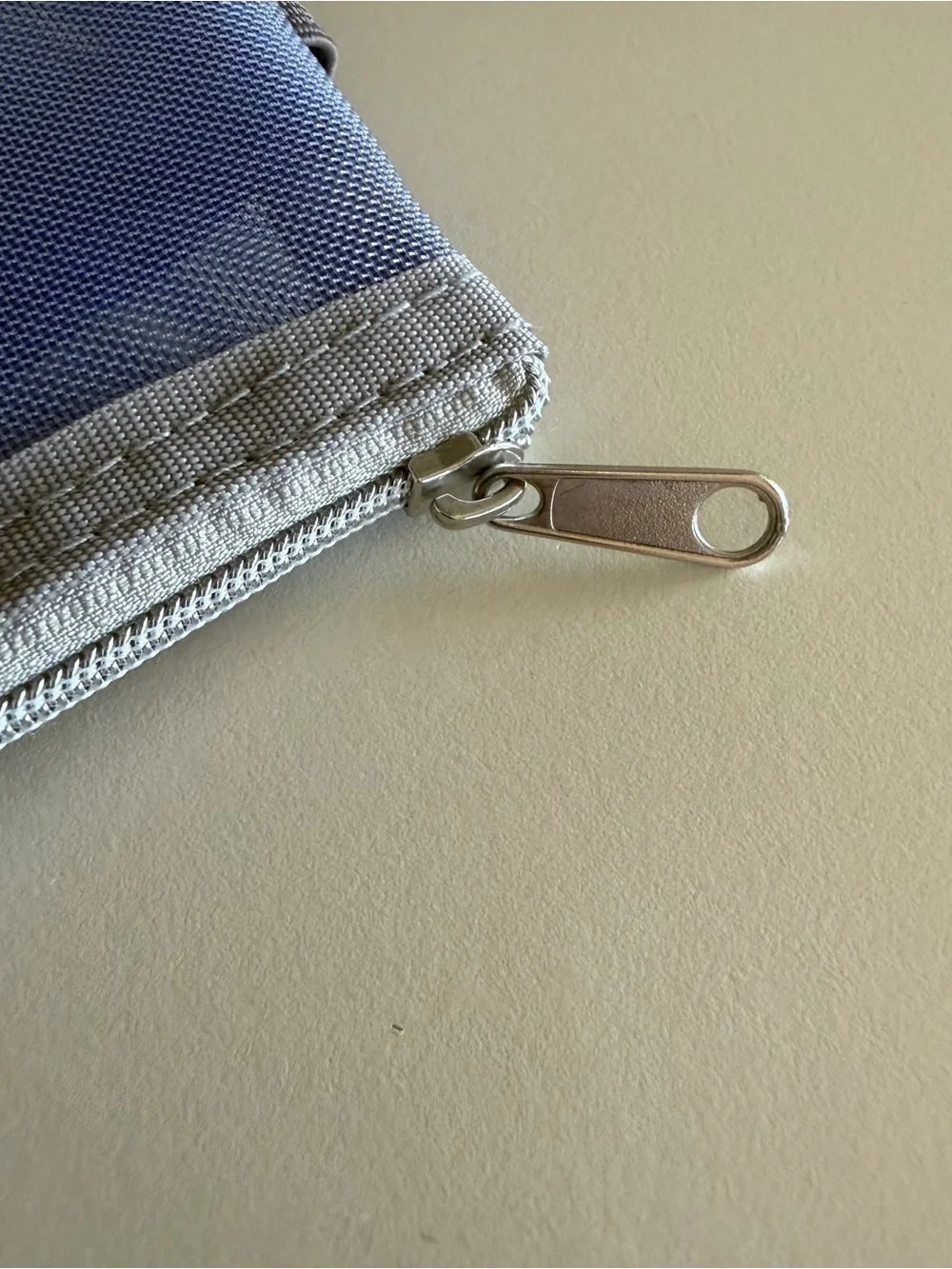 Midori Blue Mesh Book Band Pen Case: B6 - A5
